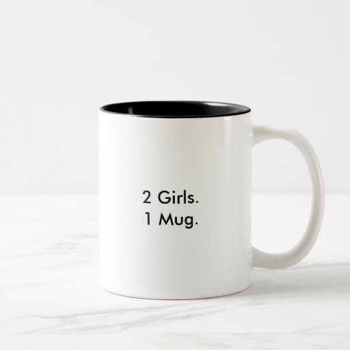 2 chicas. 1 taza