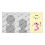 3ro Dibujo animado del cumpleaños en rosa Tarjeta Fotográfica