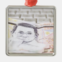 500 Peso Bill Adorno