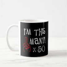 50.o saludo del dedo medio del cumpleaños taza de café
