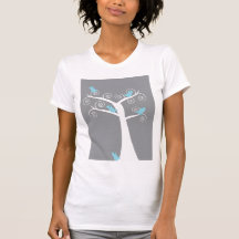 5 pájaros azules en una camisa (gris) del árbol