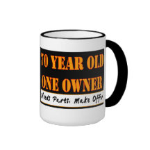 70 años, una taza de café del dueño