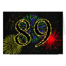 89.o Tarjeta de cumpleaños con los fuegos artifici