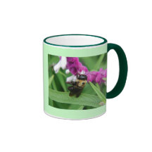 Abeja con la taza #4 de las flores de terciopelo