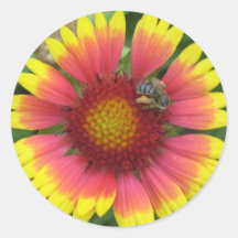 abeja que recolecta al pegatina del néctar