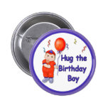 Abrace al muchacho del cumpleaños pins
