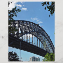 Abrigue el puente con el cielo azul y las nubes tarjetas informativas