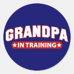 Abuelo en el entrenamiento pegatina redonda