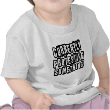 Actualmente protesta algo camiseta