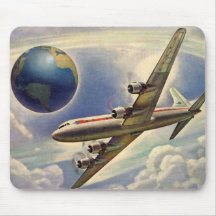 Aeroplano del vintage que vuela en todo el mundo e tapetes de raton