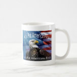 águila en una bandera taza de café