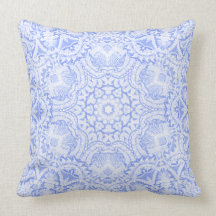 Almohada barroca azul elegante del cordón