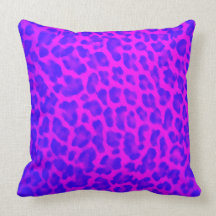 Almohada púrpura y azul del estampado leopardo