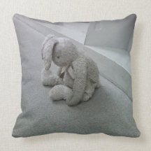 Almohada triste del conejito