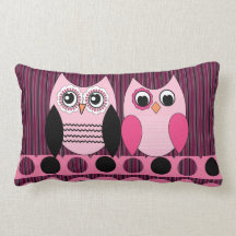 Almohadas rosadas lindas del amor del búho