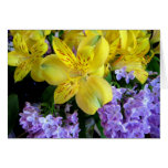 Alstremeria y tarjeta de las lilas