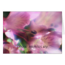 Alstroemeria púrpura EN NUESTRA tarjeta del ANIVER