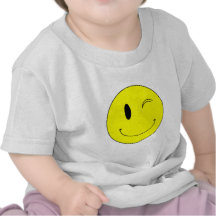 Amarillo del KRW que guiña la cara sonriente Camiseta