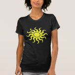 Amarillo tribal de Sun Camiseta