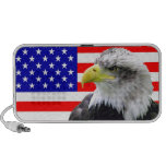 American Eagle y altavoz patriótico de la bandera