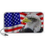 American Eagle y altavoz patriótico de la bandera