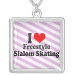 Amo el patinaje del eslalom del estilo libre colgantes