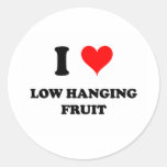 Amo la fruta colgante del punto bajo pegatina redonda