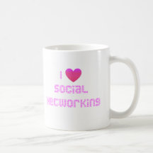 Amo rosa social del establecimiento de una red taza