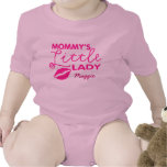 Añada a la pequeña señora de la mamá conocida camiseta