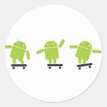 Androide que anda en monopatín etiqueta