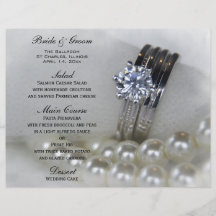 Anillo y perlas de diamante que casan el menú tarjetón