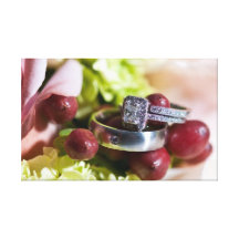 Anillos de bodas en ramo lienzo envuelto para galerías