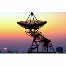 Antena de plato de la radioastronomía esculturas fotograficas