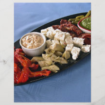 Antipasto servido en un cuenco tarjeta publicitaria