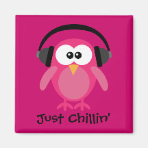Apenas búho rosado de Chillin con los auriculares Imanes
