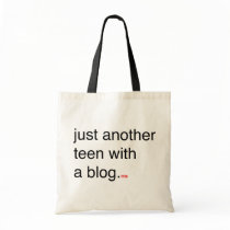 apenas otros adolescentes con una bolsa de asas de bolsas