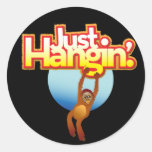 Apenas pegatina del orangután de Hangin