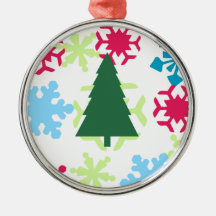 árbol con los copos de nieve ornamentos de reyes magos