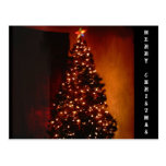 Árbol de navidad que brilla intensamente tarjeta postal