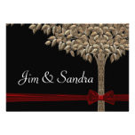 Árbol de oro con el tamaño rojo A7 de la cinta y d invitaciones