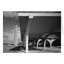Arcos de la entrada de la biblioteca, campanario e tarjetas