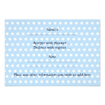 Ardilla gris en modelo de lunar azul comunicados