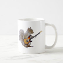 Ardilla que toca la guitarra taza