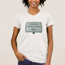 Área limitada del acceso camisetas