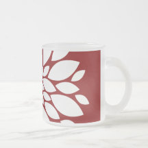 Arte bonito del pétalo de la flor blanca en rojo tazas