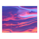 Arte moderno - cielo púrpura de la puesta del sol postal