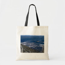 Asta de bandera según lo visto encima del soporte  bolsas