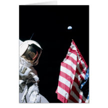 ASTRONAUTA, BANDERA DE LOS E.E.U.U.Y TIERRA TARJETA