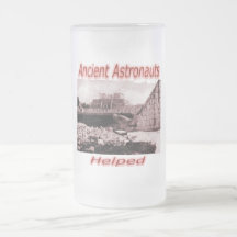 Astronautas antiguos ayudados taza de café