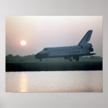 Aterrizaje del transbordador espacial la Atlántida Poster